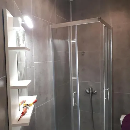 Rent4night Aigle 아파트 *